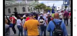 Manifestantes expulsan a Albino Vargas de manifestación