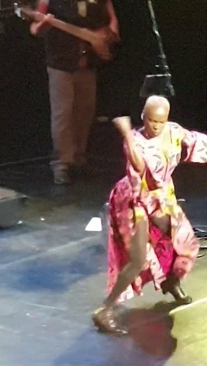ANGELIQUE KIDJO_1