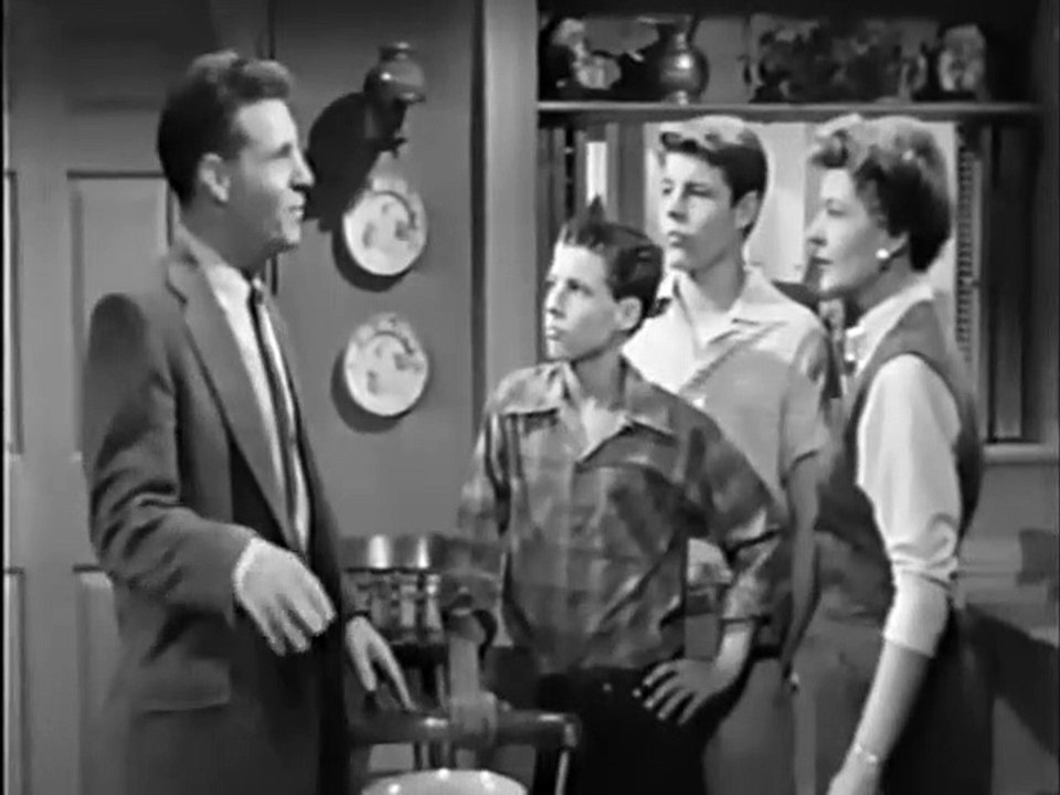 Classic TV Shows - The Adventures of Ozzie and Harriet -_"The Suggestion Box" (1953 Season 2)