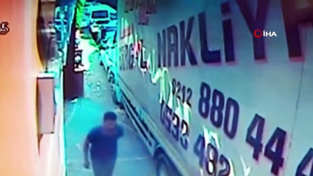 Freni boşalan kamyon ortalığı savaş alanına çevirdi