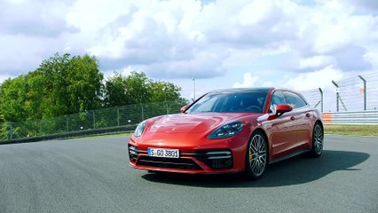 The new Porsche Panamera Turbo S Sport Turismo Design in Papayametallic