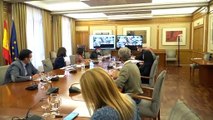 Moncloa dice que restricción a movilidad es obligatoria y da 48 horas para cumplirla