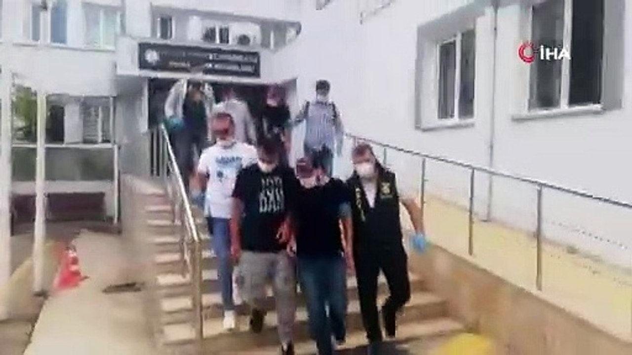 Parasını ve aracını gasp ettikten sonra hamama götürüp tövbe ettirdiler
