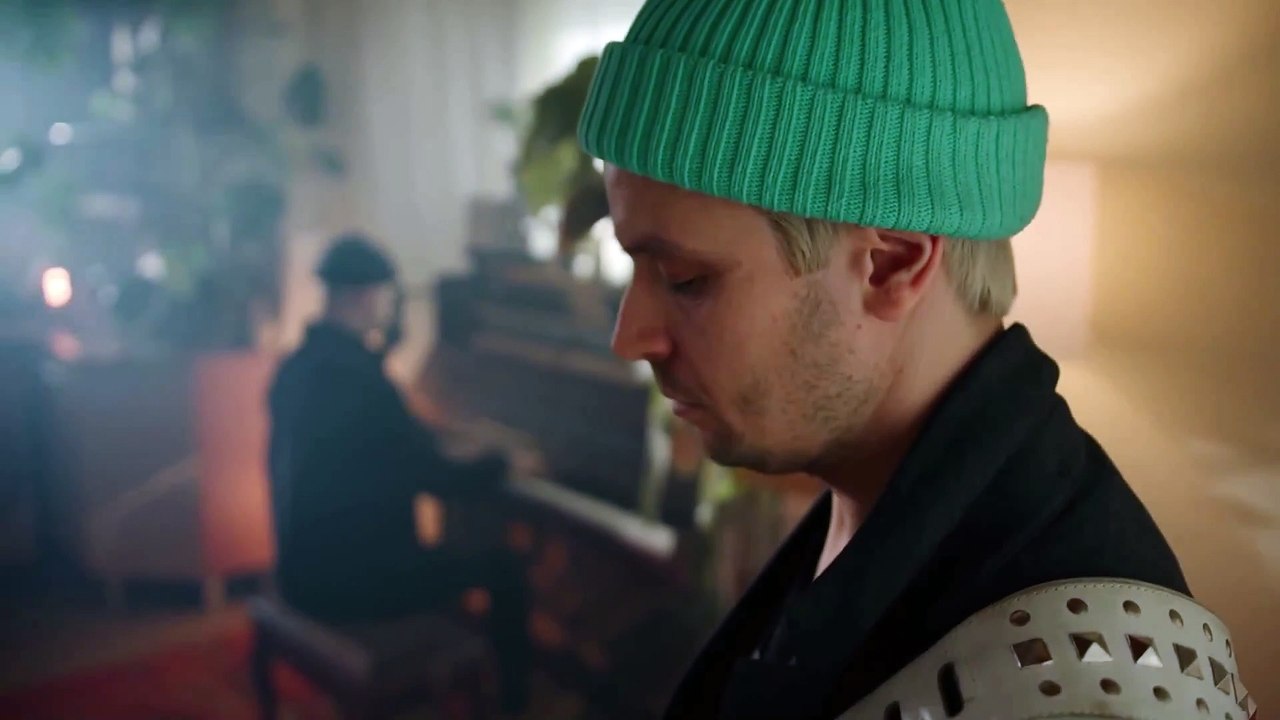 48) Music.  Guitar Bass. Confusing Disco. Birocratic.  Dance et électro .  Funk