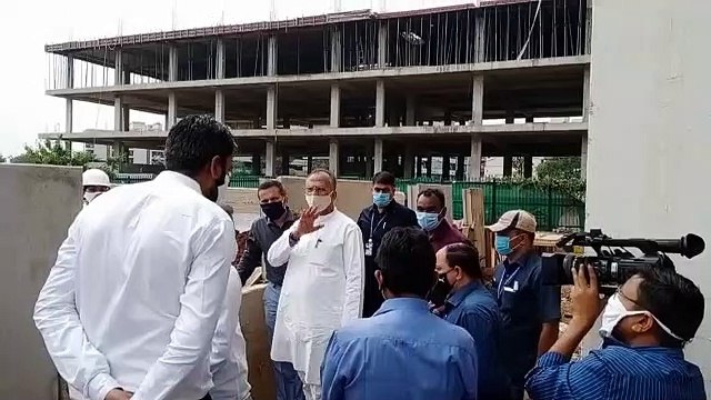 CM हाउस और मंत्रियों के बंगले के निर्माण की धीमी गति पर भड़के PWD मंत्री, अफसरों को चेताया