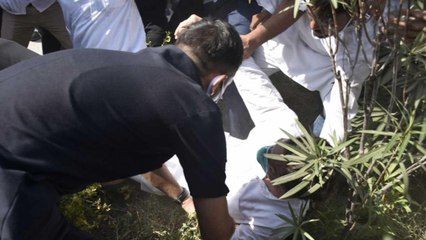 Download Video: Tussle between UP Police-Cong workers, Rahul fell on ground