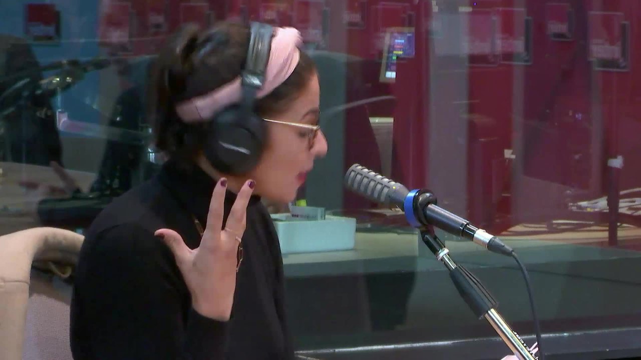 Après s'en être prise à sa mère, Morgane s'atta...