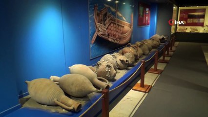 Tarihi eserler depreme karşı müze mumuyla sabitleniyor