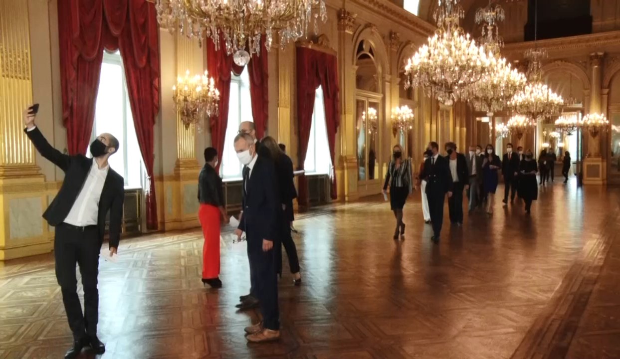 Prestation de serment  pour les membres du nouveau gouvernement