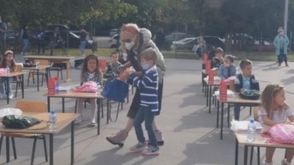 Las escuelas macedonias abren con un mes de retraso debido a la COVID-19