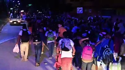 Des milliers de migrants honduriens marchent vers les États-Unis