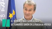 Fernando Simón, ante el momento más surrealista de la rueda de prensa