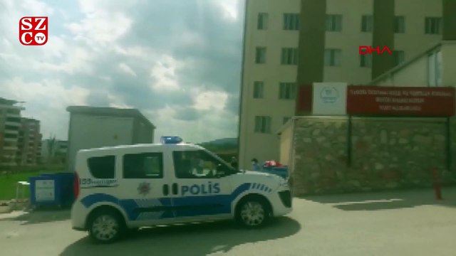 Karantinaya alındığı yurttan kaçarken ayağını kırdı