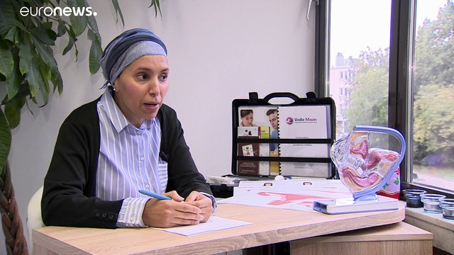 Евродепутаты требуют запретить справки о девственности