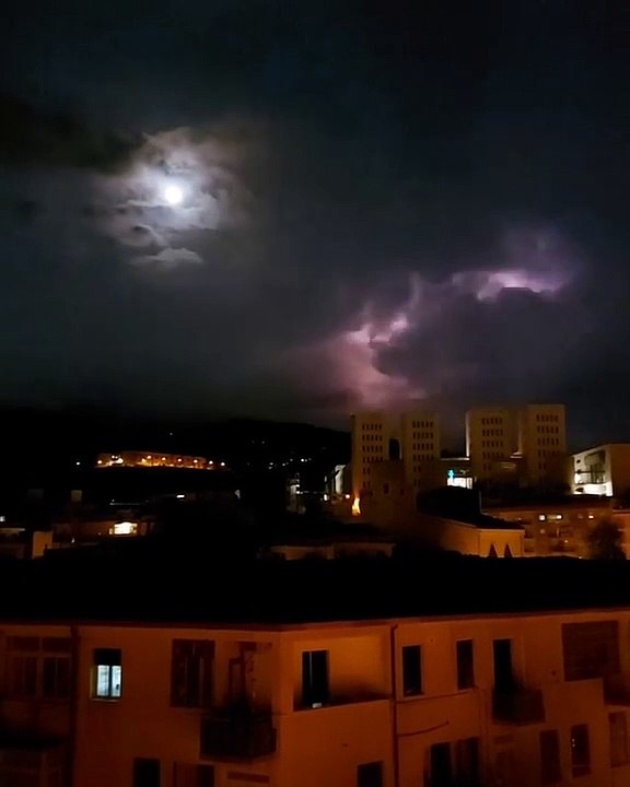 Maltempo, il temporale sul reggino jonico visto dal centro di Reggio