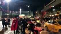 Taksim'de motosikletli bir grup Azerbaycan'a destek için toplandı