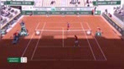 Tải video: Djokovic cruises into French Open third round