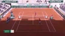 Djokovic cruises into French Open third round