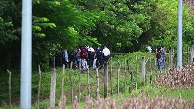 Relatives mourn El Salvador massacre victims