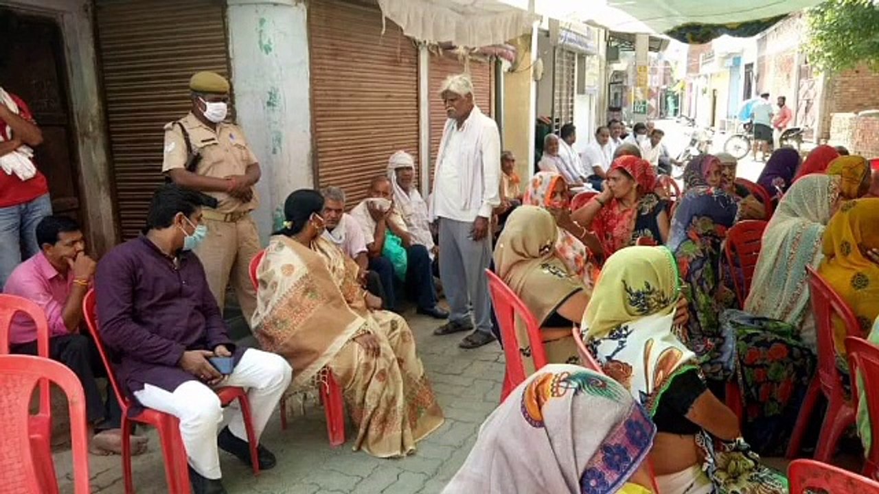 शोक संवेदना में शामिल होने पहुंची सावित्री कठेरिया