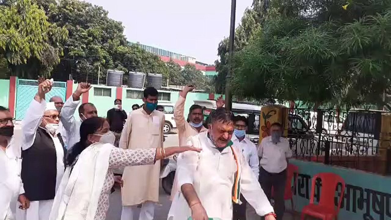 कांग्रेस जिलाध्यक्ष ने आत्मदाह की कोशिश की