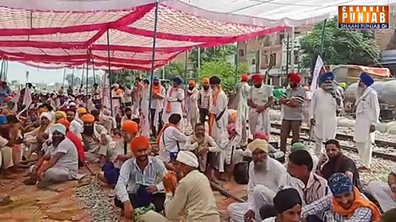 ਲੱਖਾ ਸਿਧਾਣਾ ਨੇ ਘੇਰ ਲਿਆ ਅੰਬਾਨੀਆਂ ਦਾ ਪੈਟਰੋਲ ਪੰਪ, ਪੈ ਗਈਆਂ ਭਾਜੜਾਂ, ਅੰਬਾਨੀਆਂ ਤੱਕ ਪਹੁੰਚੀ ਗੱਲ