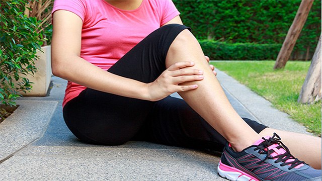 एक पैर में दर्द होने का कारण | एक पैर में दर्द क्यों होता है | अचानक एक पैर में दर्द होना | Boldsky