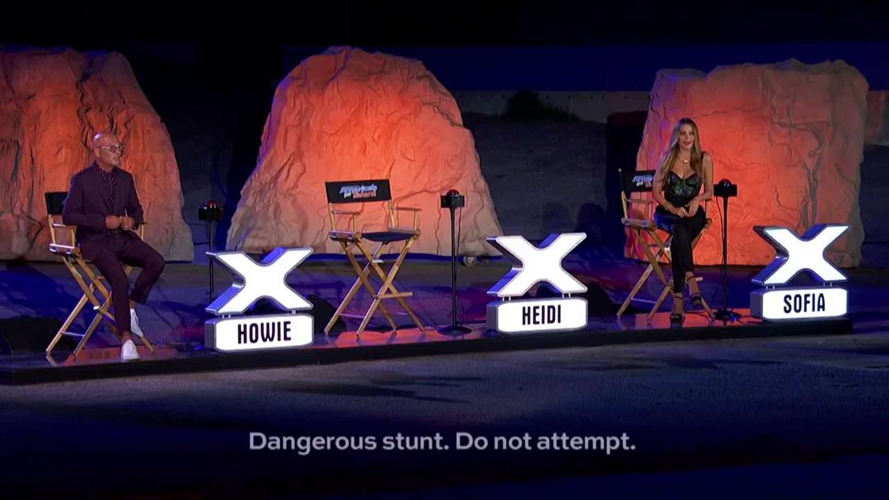 Escape Artist SHOCKS Judges With FIRE! on AGT 2020 Magicians Got Talent video Dailymotion