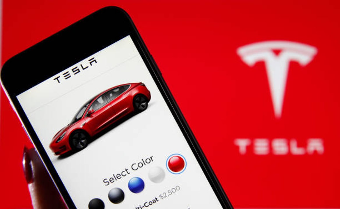 Tesla : Une voiture à 25 000 dollars pour 2023, le pari fou d’Elon Musk