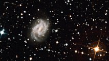 Le film d'une supernova dans la galaxie NGC2525