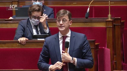 Accueil du public dans les stades : Olivier Véran prône des "règles simples"