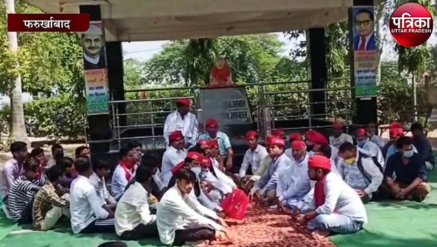भाजपा सरकार के विरोध में सपा का मौन धरना