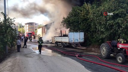 Lastik deposunda korkutan yangın