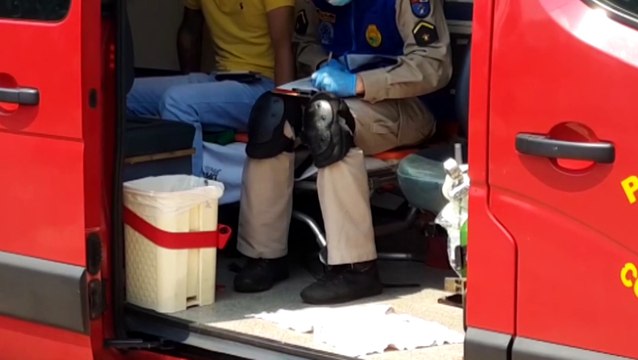 Homem fica ferido após colisão entre carro e moto no Bairro Santo Onofre