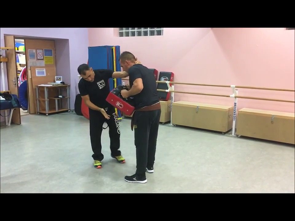 COMMENT APPRENDRE À VOUS DÉFENDRE LORS D'UNE SÉANCE DE DÉCOUVERT DE KRAV MAGA