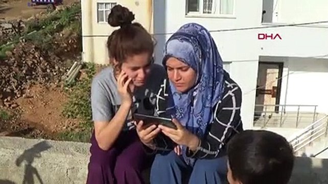 Uzaktan eğitim için cami terasına çıkıyorlar: Kar yağdığında ne olacak?