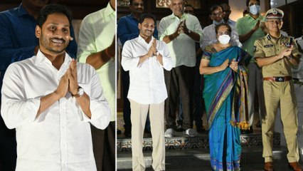 Download Video: #Watch YS Jagan Claps For AP Grama Sachivalayam Volunteers | Oneindia Telugu