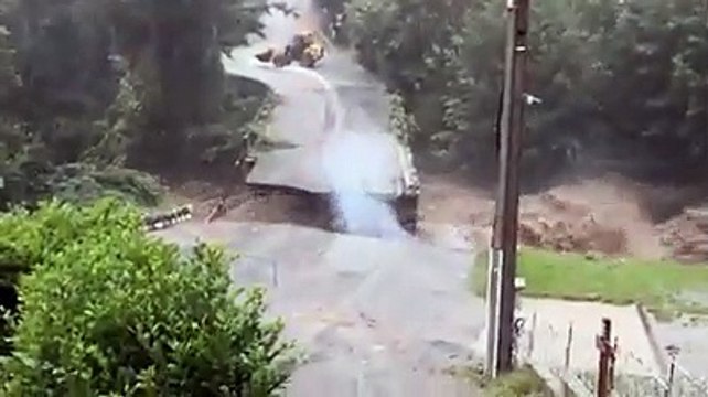 Piogge torrenziali nel sud della Francia, ponte trascinato via dall'acqua a Saint-Martin-Vesubie