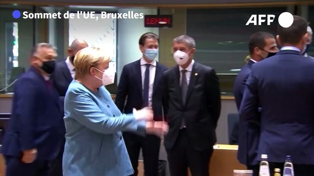 Sommet UE: Merkel demande à Conte de respecter la distanciation sociale