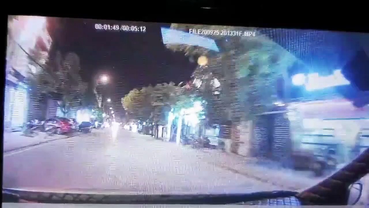 Cet enfant qui traverse n'importe comment va avoir beaucoup de chance