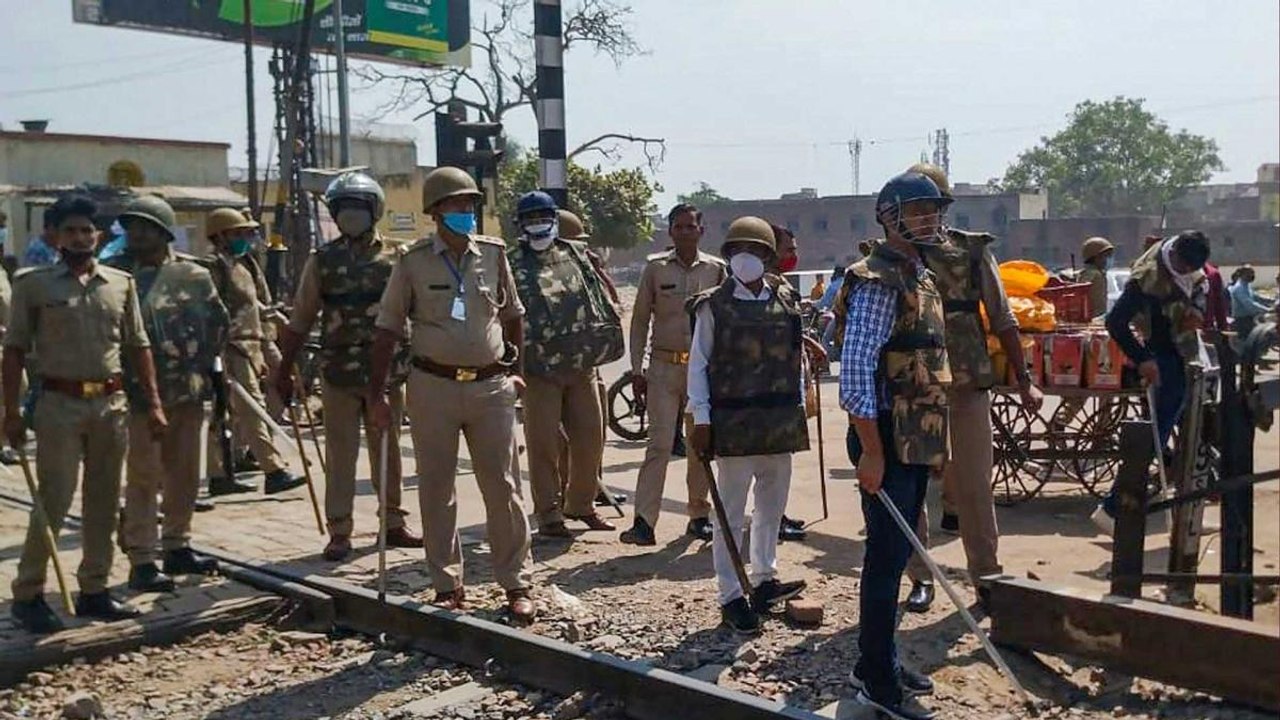 UP govt suspends SP-DSP for mishandling Hathras...