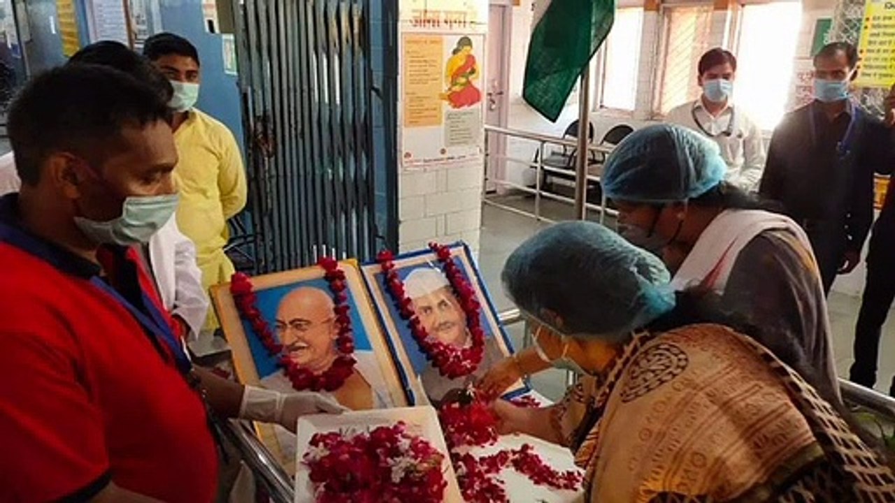 महात्मा गांधी और पंडित लाल बहादुर शास्त्री की मनाई गई जयंती