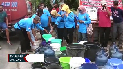 Kekeringan, Warga Antre Air Bersih