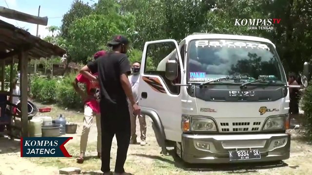 Sisihkan Gaji, Polisi Bantu Penyediaan Air Bersih