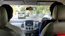 हाथरस के लिए लाव-लश्कर के साथ निकले राहुल, प्रियंका खुद चला रही हैं कार
