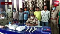 3 किलो गांजा और तीन तमंचे सहित पांच लोग गिरफ्तार