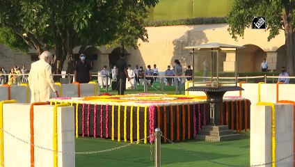 महात्मा गाँधी की 151वीं जयंती पर राजघाट जाकर PM मोदी ने दी श्रद्धांजलि