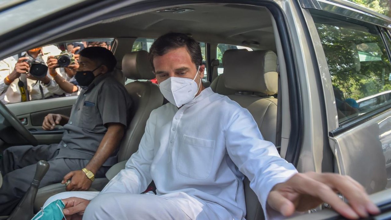 Priyanka, Rahul Gandhi among 5 allowed to meet girl's family