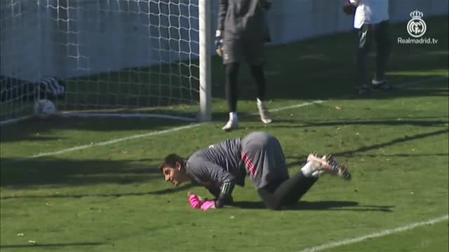 Zidane dispone una sesión de tiros a puerta y presión antes del choque ante el Levante