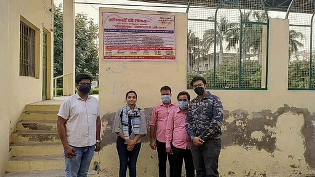 तंबाकू मुक्त जागरूकता अभियान के तहत चिपकाए गए पोस्टर